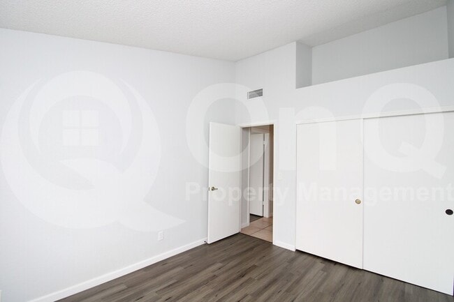 Building Photo - 1133 E San Pedro Ave