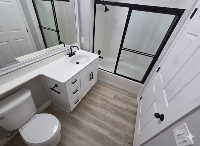 Building Photo - First-Floor 2 Bed / 2 Bath Condo