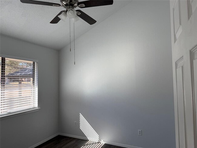 Building Photo - 3205 MacArthur Ave