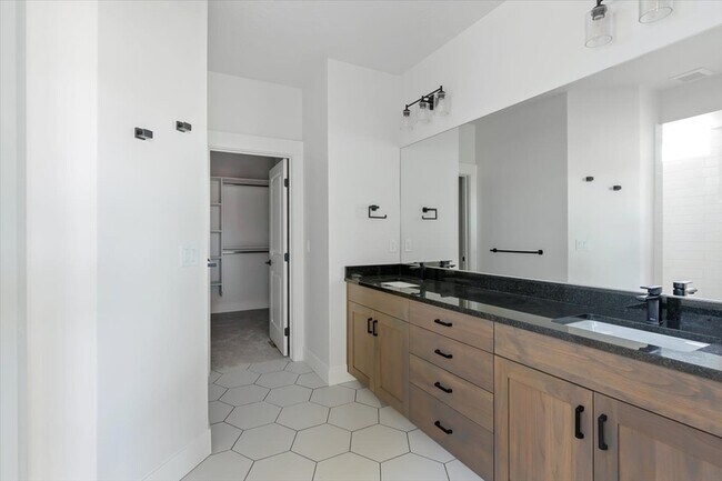 Building Photo - 8283 W Shams Ln