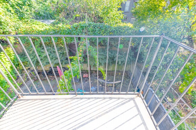 Building Photo - 966 Myrtle Ave