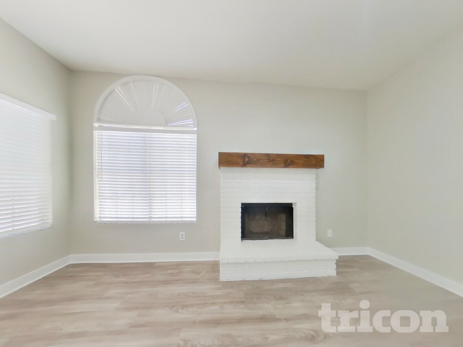Building Photo - 6340 W Mercer Ln