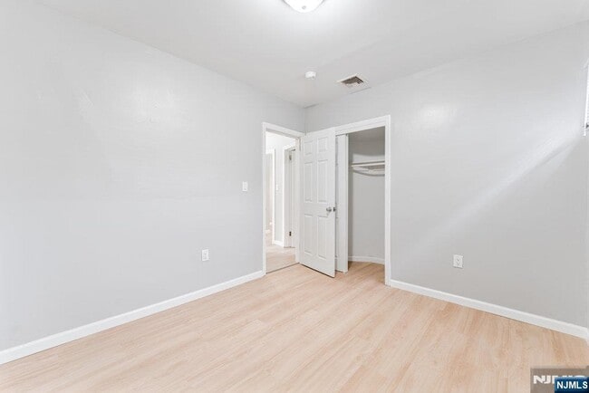 Building Photo - 16 John St