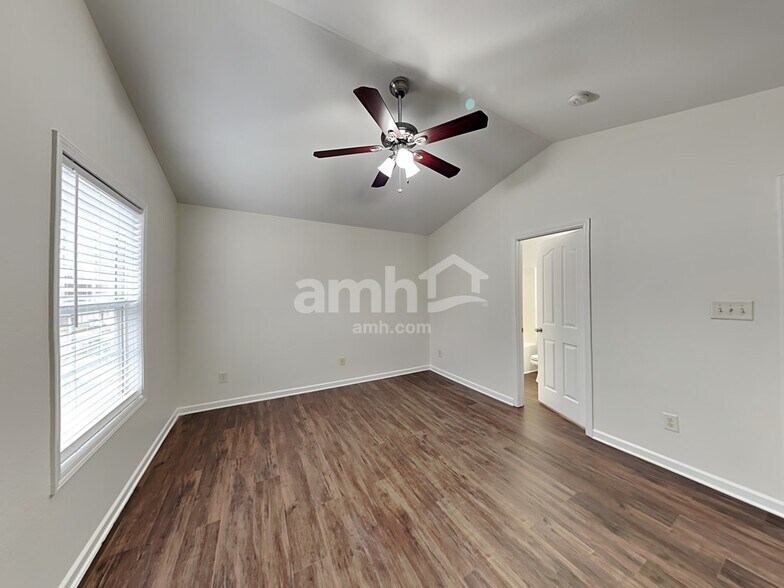 Building Photo - 2604 Oasis Ln