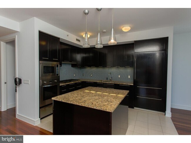 Building Photo - 1414 S Penn Square