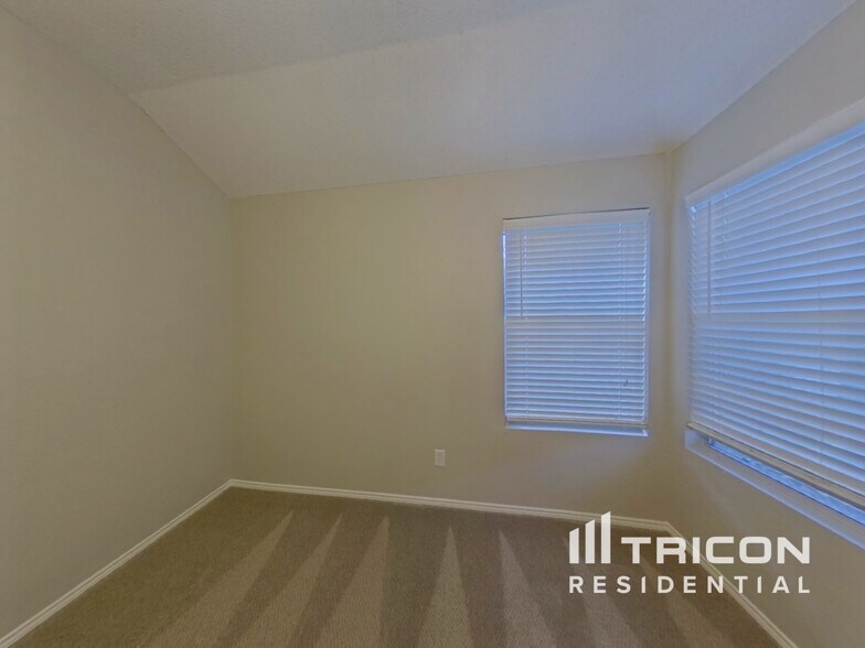 Building Photo - 300 Westbrook Dr