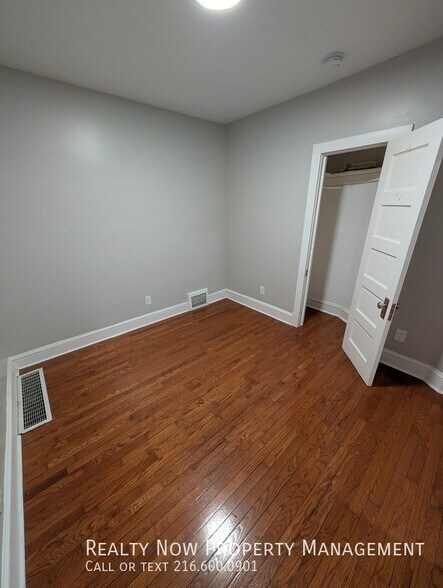 Building Photo - 1434 W 112th St