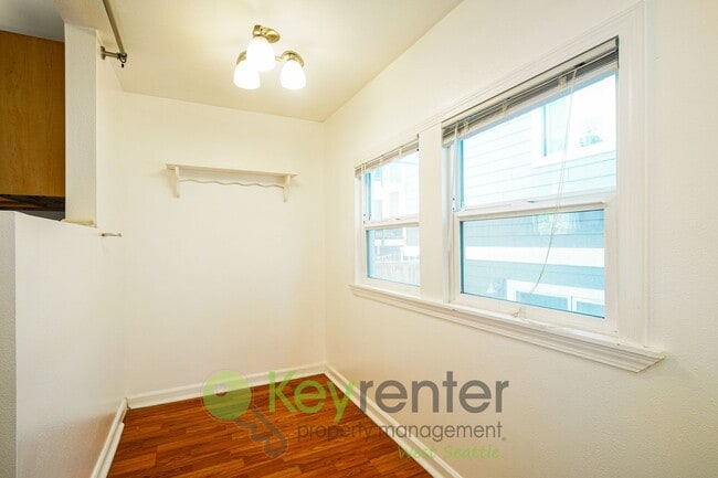Building Photo - Spacious 4-Bedroom Seattle Home with Bonus...