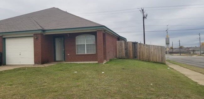 Primary Photo - 3801 Hitchrock Dr