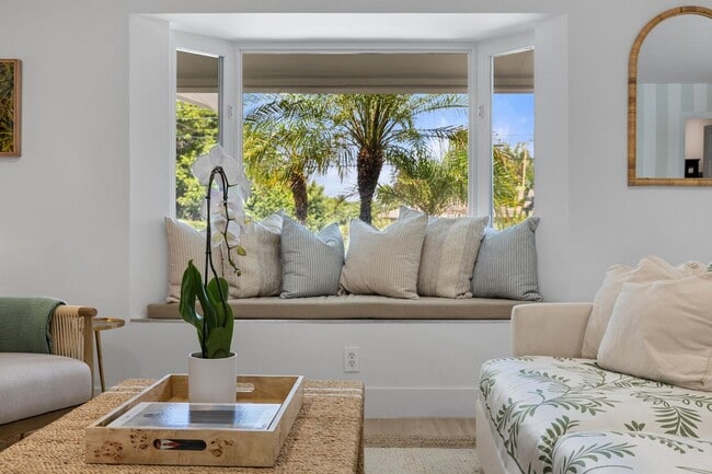 Building Photo - 1096 SW 27th Ave