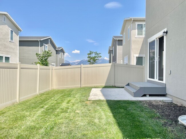 Building Photo - Modern Herriman Home at Big Bend Park!