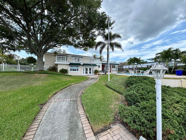 Building Photo - Classic waterfront Snell Isle Estates 3 Bed 2.5 Bath Home w/ private dock and boat lift!