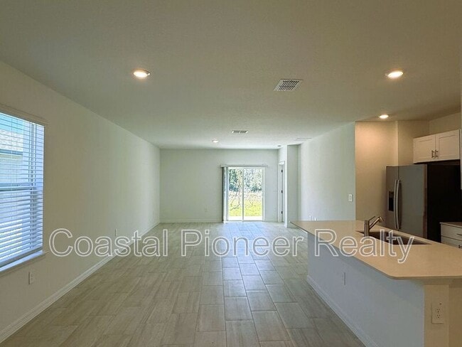 Building Photo - 17614 Pleasantview Blvd