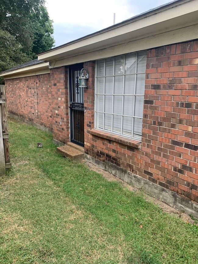 Building Photo - 3381 Cristil St