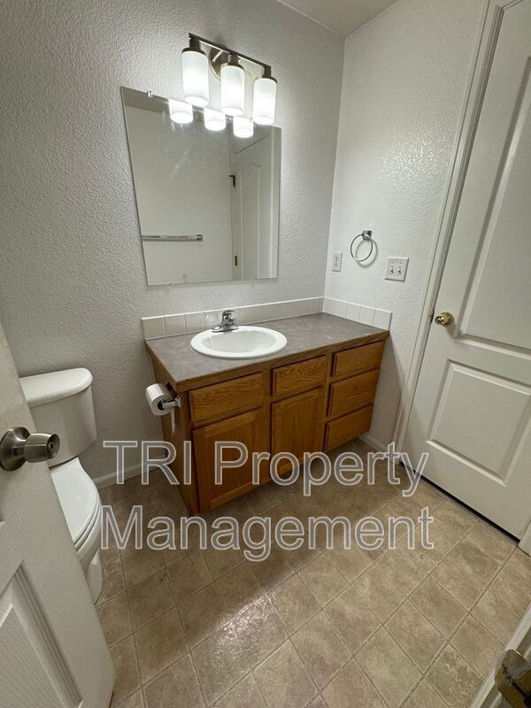 Building Photo - 2027 Birch Ave