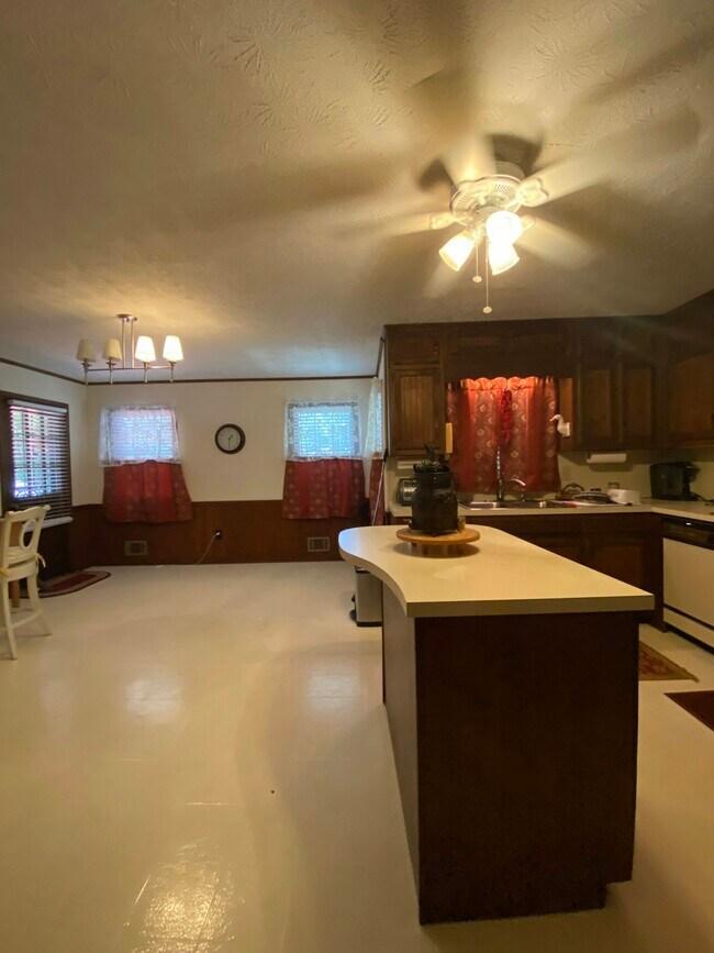 Building Photo - 1165 Vineyard Ct