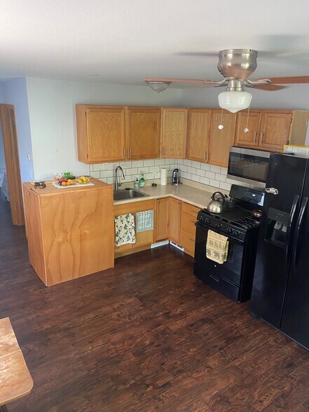Building Photo - 705 Ponderosa Dr