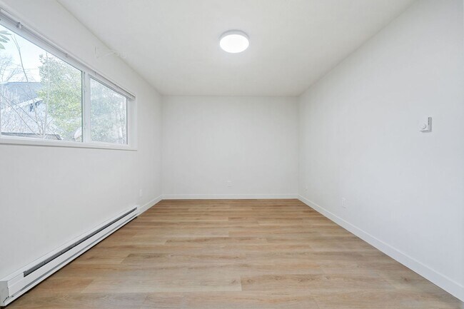 Building Photo - Fully Remodeled 2?Bedroom Apartment in Buckman Neighborhood