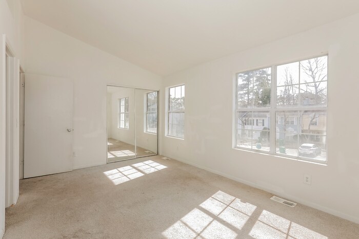 Building Photo - 5707 Wells Cir
