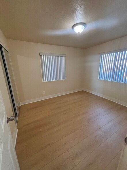 Building Photo - 1214 1/2 W 90th Pl