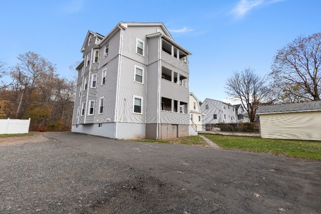 Building Photo - 220 Clinton St