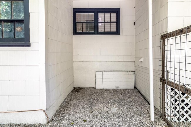 Building Photo - 1800 Winsted Ln