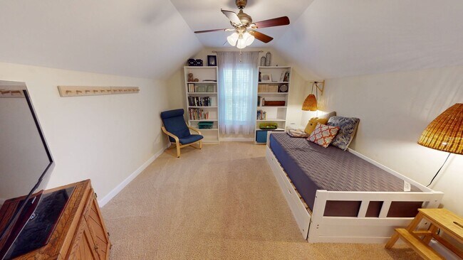 Building Photo - 5 Bedrooms with Golf Course Views in Carol...