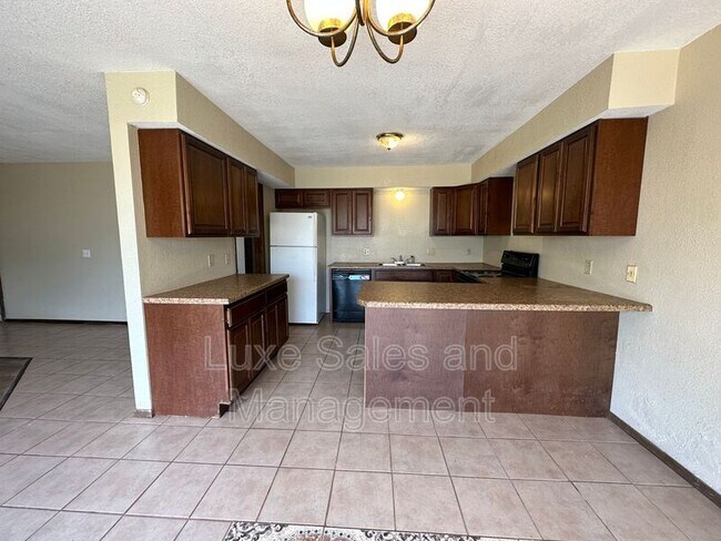 Building Photo - 3718 Southwind Ave