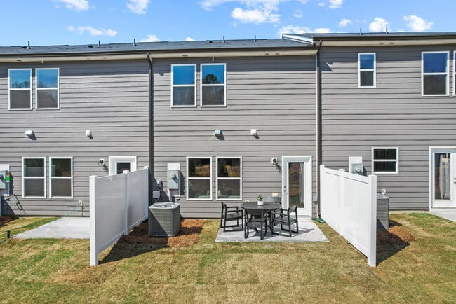 Building Photo - 12004 Oak St