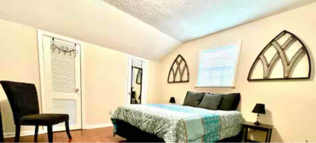 Building Photo - 1245 Kerlerec St