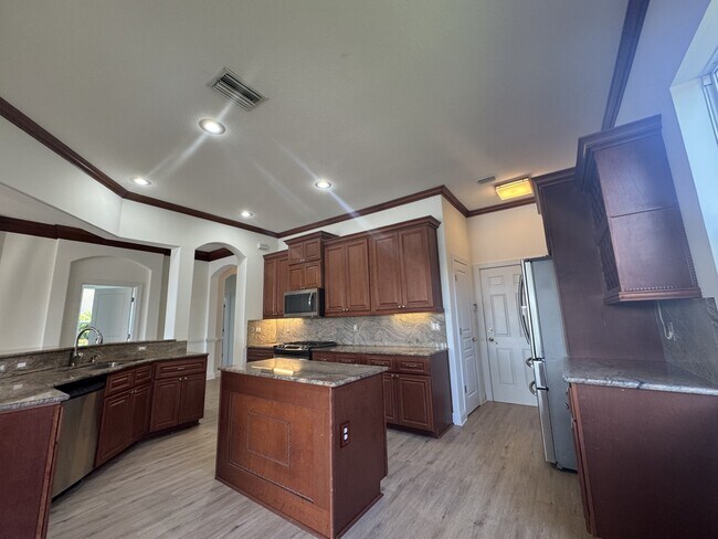 Building Photo - 333 Cipriani Way
