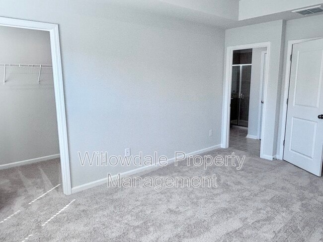 Building Photo - 398 Chesapeake Cmns St