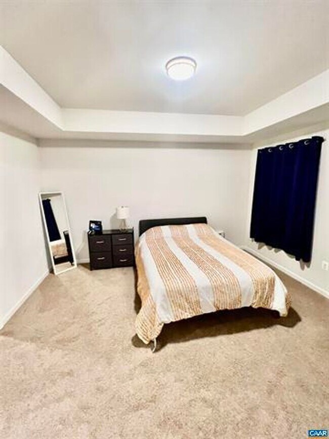 Building Photo - Southwood- Gorgeous style and like new condition with a great location to downtown and the Univer...