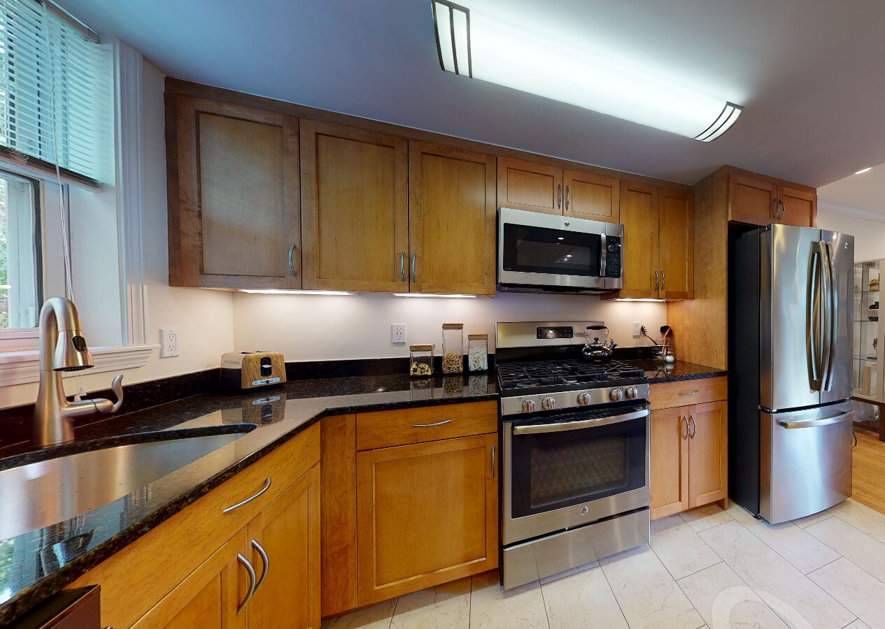 Building Photo - 176 Thornton Rd