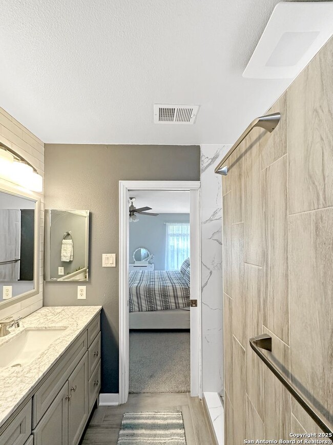 Building Photo - A beautifully remodeled 3-bedroom 2.5-bath...