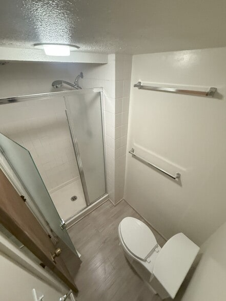 Master Bathroom - 1621 Dole St