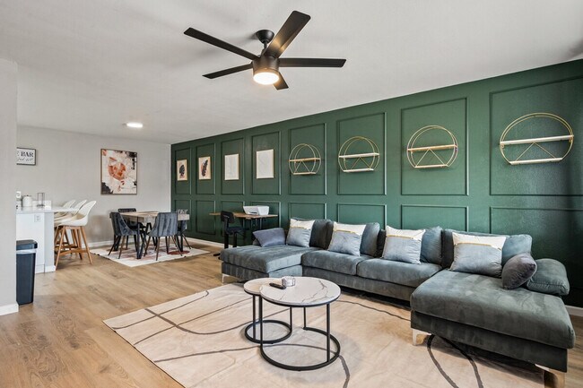 Primary Photo - 4102 W Virginia Ave