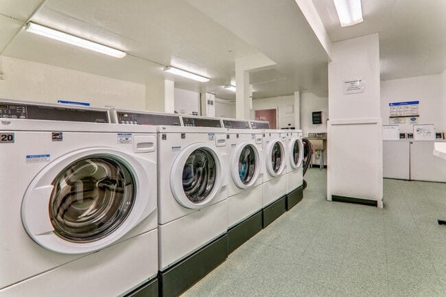 Building Photo - 4000 Tunlaw Rd NW