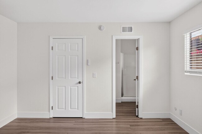 Building Photo - Fully Renovated 2 Bed, 2 Bath Home with Central A/C, Detached Garage & Brand-New Appliances.