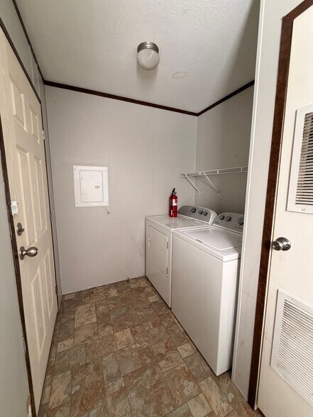 Building Photo - 189 Lakeshore Cir