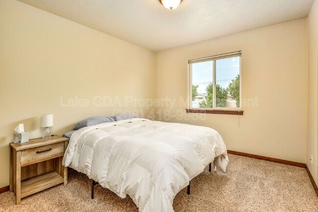 Building Photo - 10231 N Zenith St