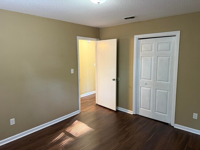 Building Photo - 3326 Quaker Springs Rd