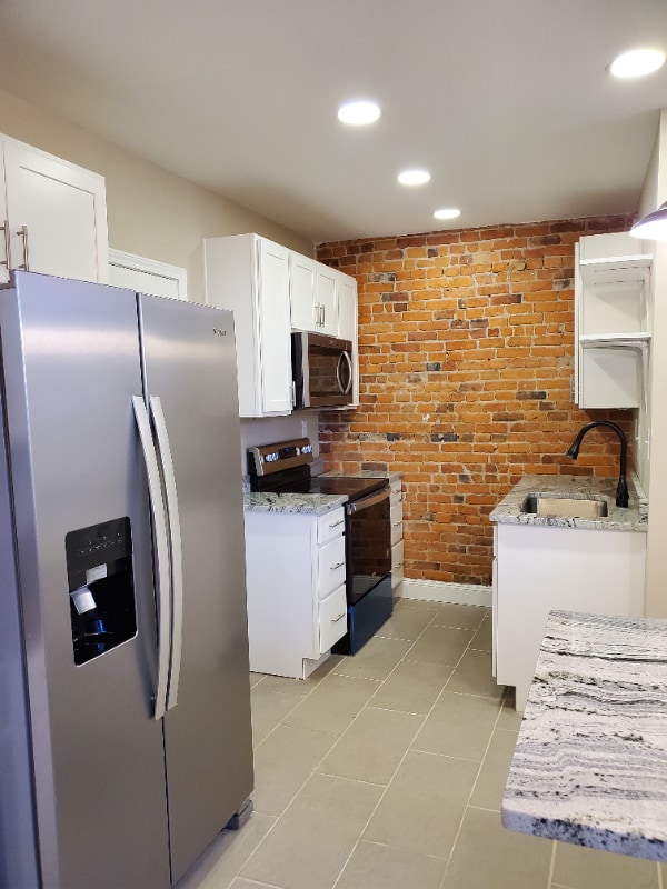 Building Photo - 987 Parsons Ave