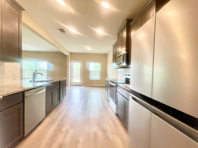 Building Photo - 1702 Sandalwood Way