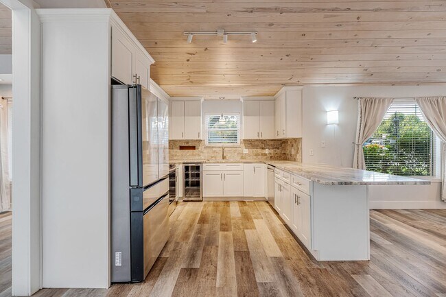 Building Photo - Beautifully Updated Home in Navarre!