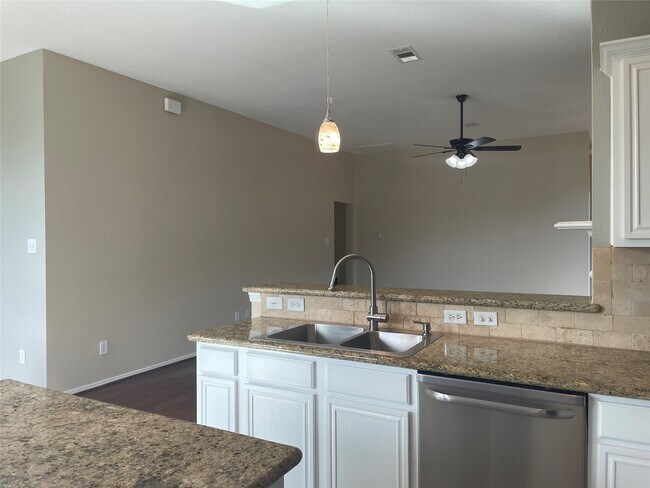 Building Photo - 4835 Chase Ct Dr