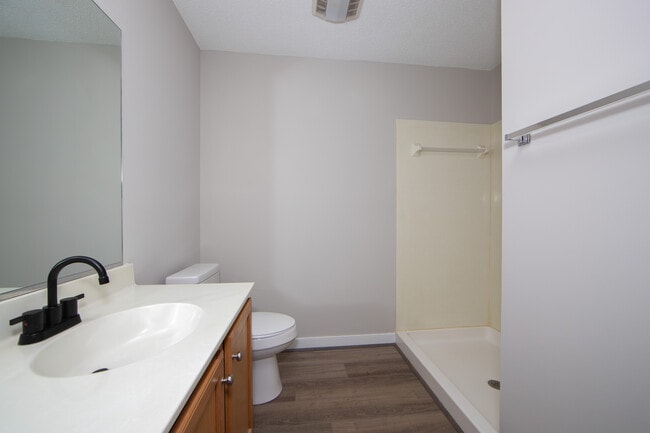 Primary Bath - 1508 Woodland Ct