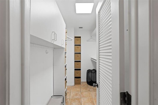 Building Photo - 2100 NE 57th St