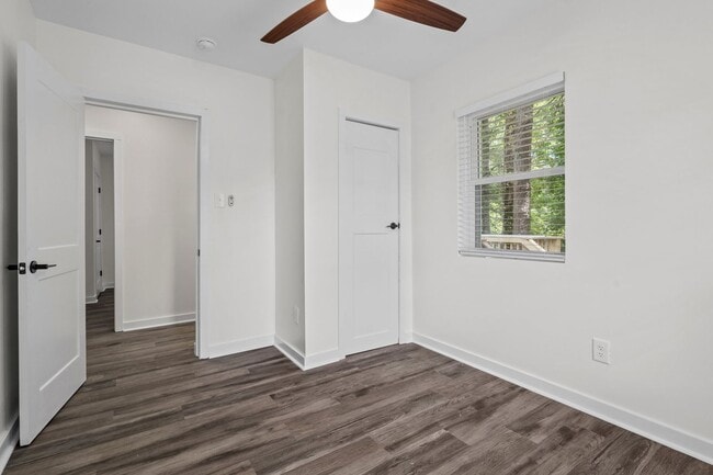 Building Photo - Spacious 3 bed, 2 bath renovated home next...