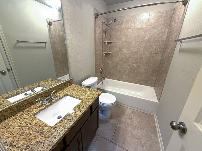 Building Photo - 117 Green Haven Dr